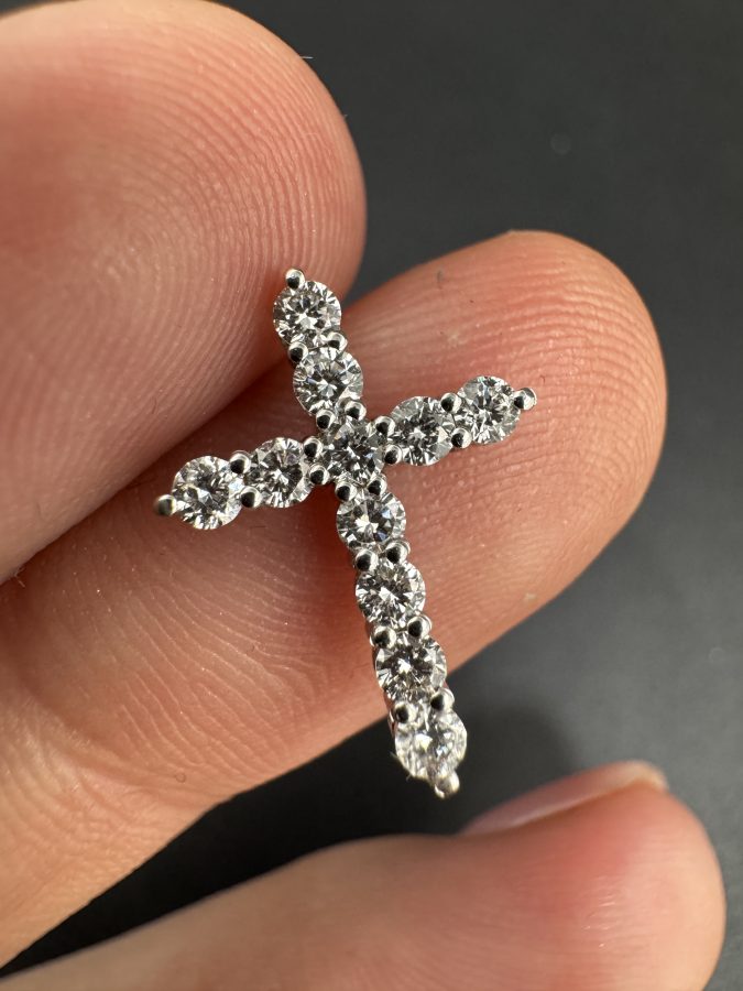Pendant cross lab small