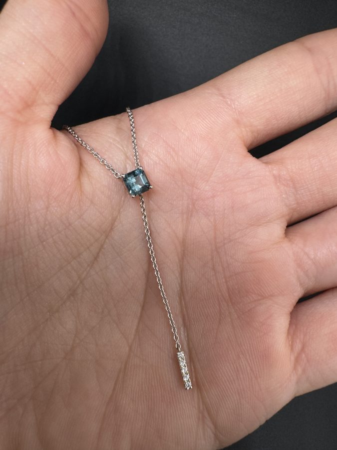Necklace blue spinel 0,54 ct white gold