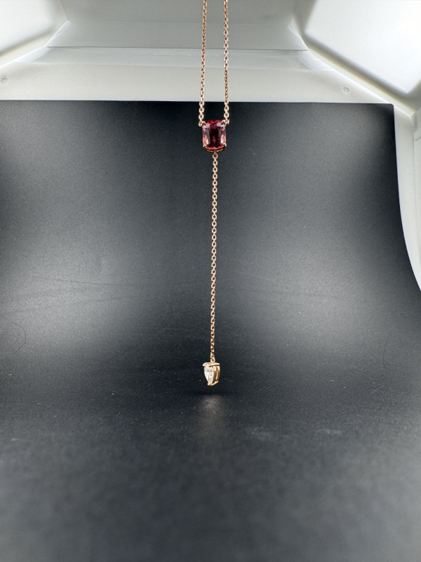 Náhrdelník s růžovým turmalínem a laboratorně vypěstovaným diamantem, 2,1 ct – fotografie 1 z 3