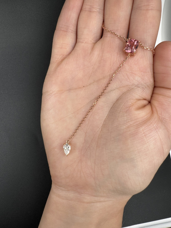 Náhrdelník s růžovým turmalínem a laboratorně vypěstovaným diamantem, 2,1 ct – fotografie 3 z 3