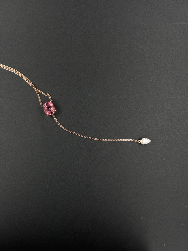 Náhrdelník s růžovým turmalínem a laboratorně vypěstovaným diamantem, 2,1 ct – fotografie 2 z 3