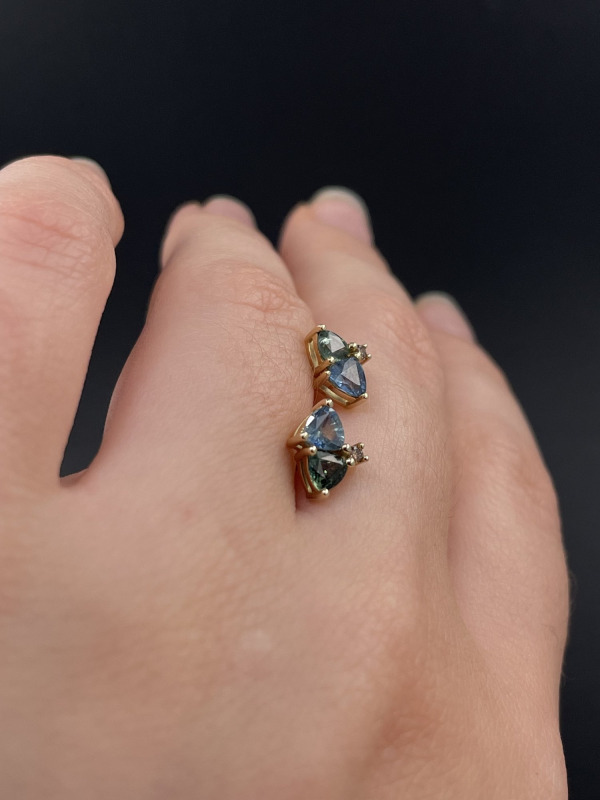 Náušnice se safíry a hnědými diamanty – žluté zlato – fotografie 2 z 2