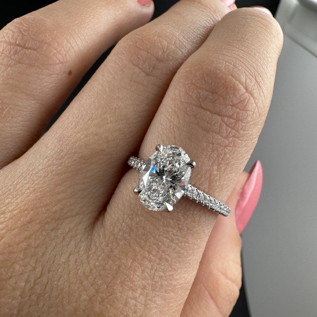 Ring with Oval Diamond in White Gold, 1.52 ct – photo 1 of 5