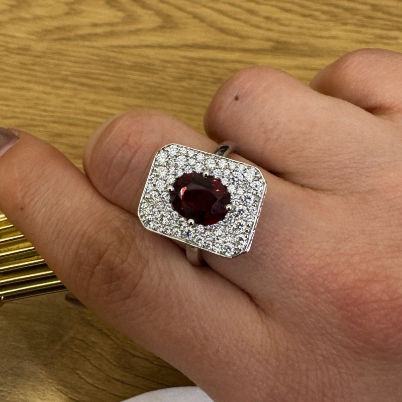 Ring with Red Spinel and Diamonds, 1.65 ct – photo 2 of 8