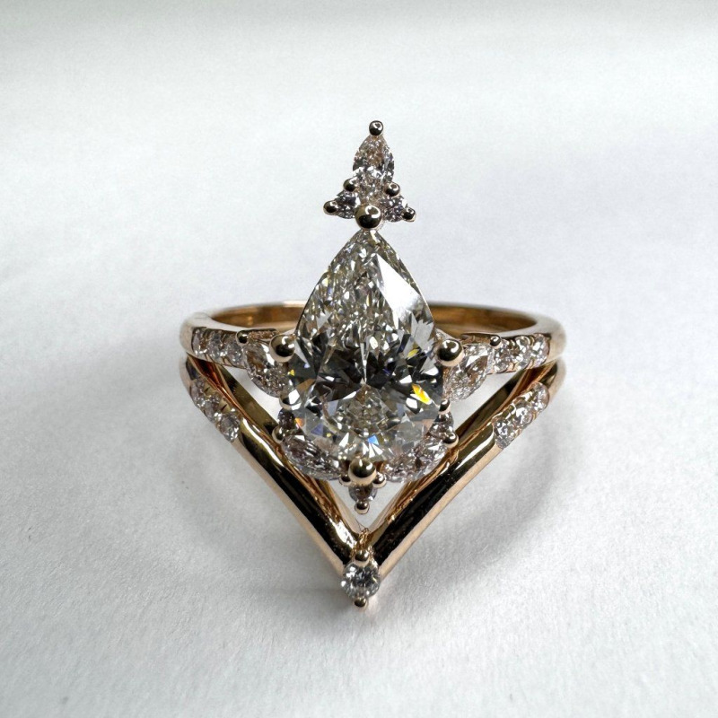 Ring with a Pear-Shaped Diamond and a Composition of Brilliants, Marquises and Round Stones – photo 1 of 3