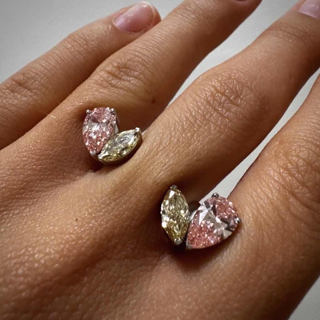 Earrings with Diamonds in Two Hues – Duo Lumière, 1.06 ct – photo 1 of 4