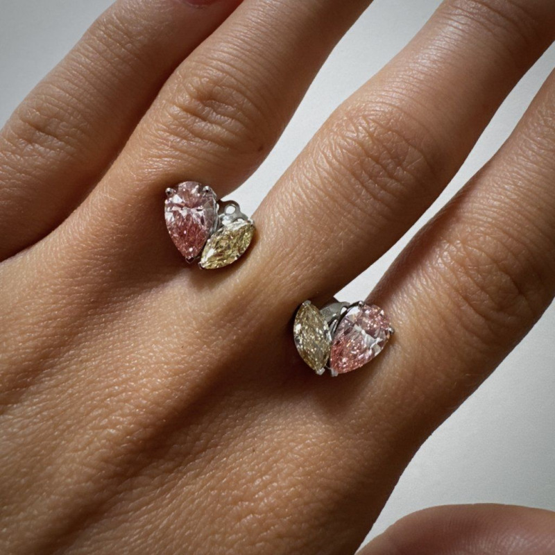 Earrings with Diamonds in Two Hues – Duo Lumière, 1.06 ct – photo 2 of 4