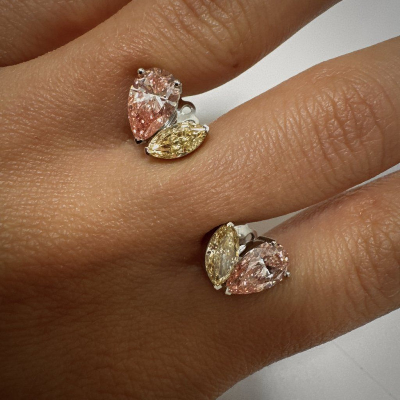 Earrings with Diamonds in Two Hues – Duo Lumière, 1.06 ct – photo 3 of 4