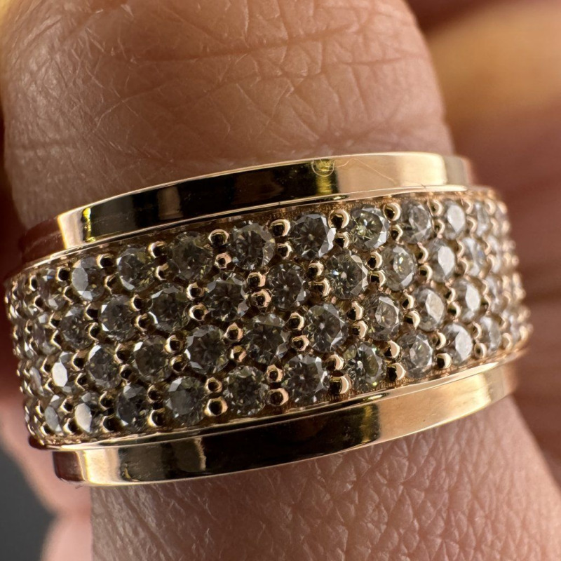 Ring in Yellow Gold with 124 Diamonds – photo 2 of 5