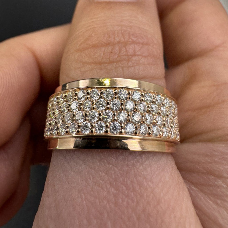 Ring in Yellow Gold with 124 Diamonds – photo 3 of 5