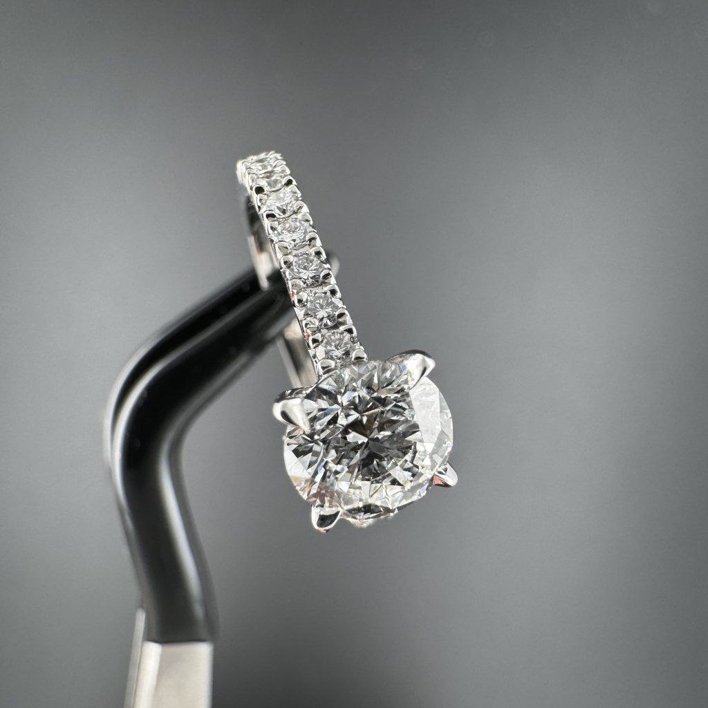 Diamond Ring with Fish-Tail Setting – Platinum, 1 ct – photo 1 of 7