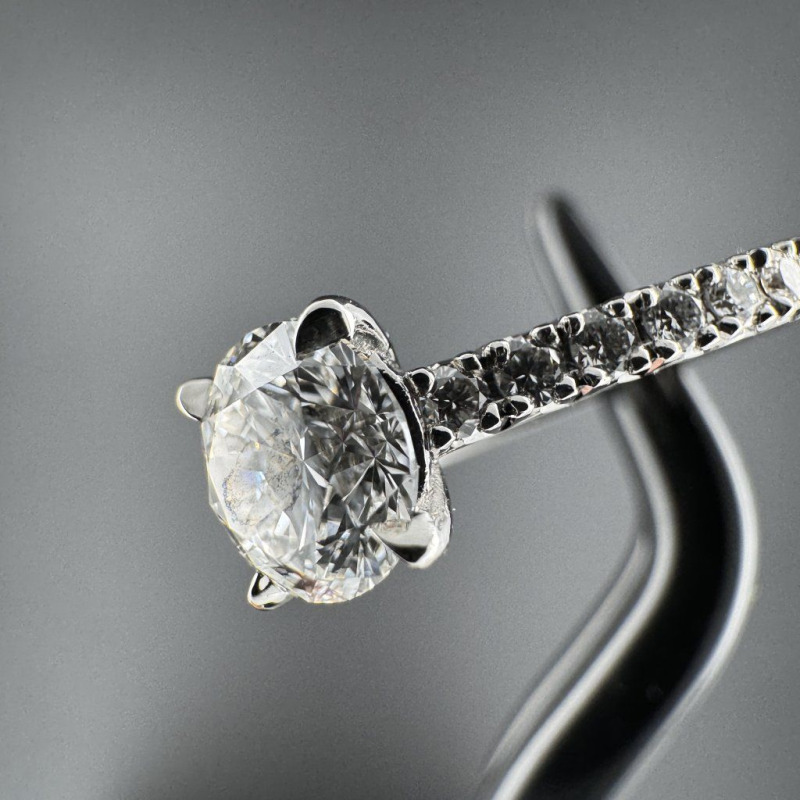 Diamond Ring with Fish-Tail Setting – Platinum, 1 ct – photo 2 of 7
