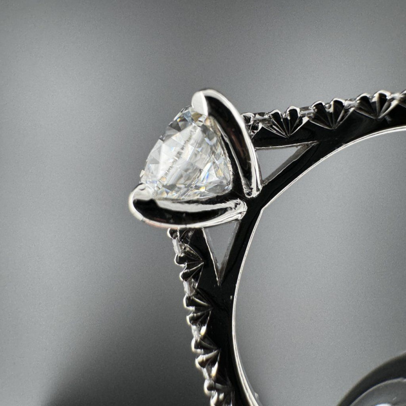 Diamond Ring with Fish-Tail Setting – Platinum, 1 ct – photo 7 of 7
