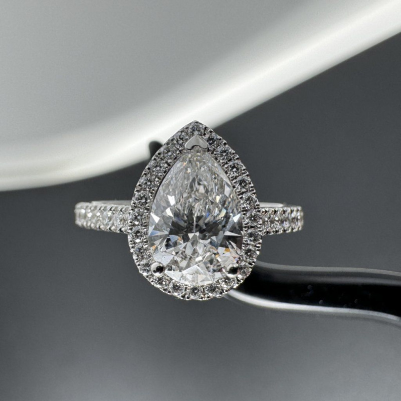 Classic Pear-Shaped Diamond Ring – White Gold, 1.00 ct – photo 3 of 6