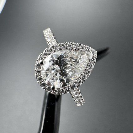 Classic Pear-Shaped Diamond Ring