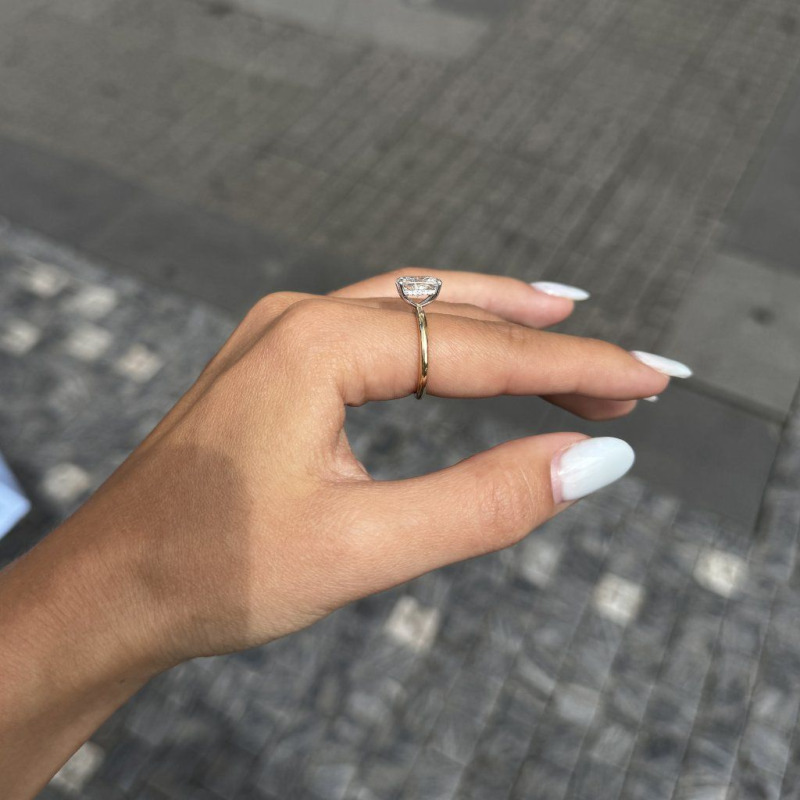 Ring with a Radiant-Cut Diamond – White Gold – photo 4 of 10