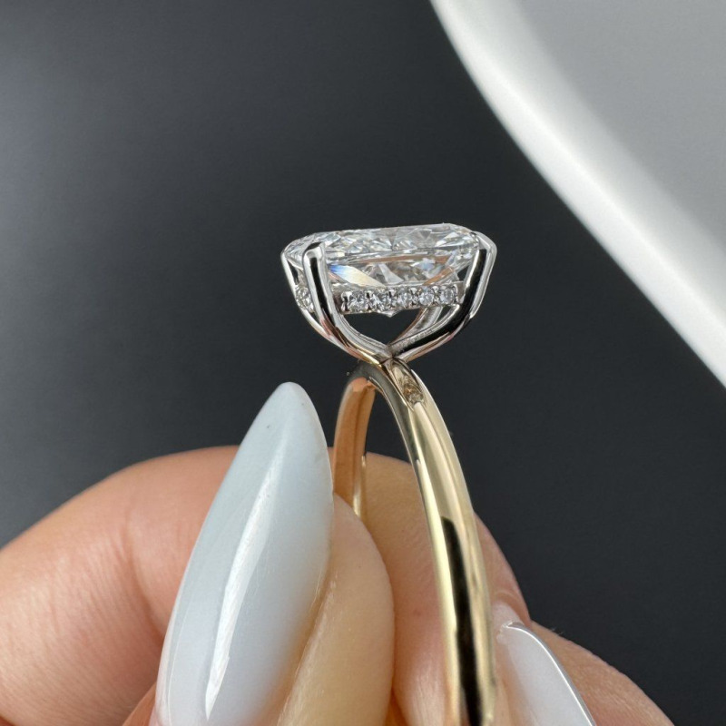 Ring with a Radiant-Cut Diamond – White Gold – photo 6 of 10