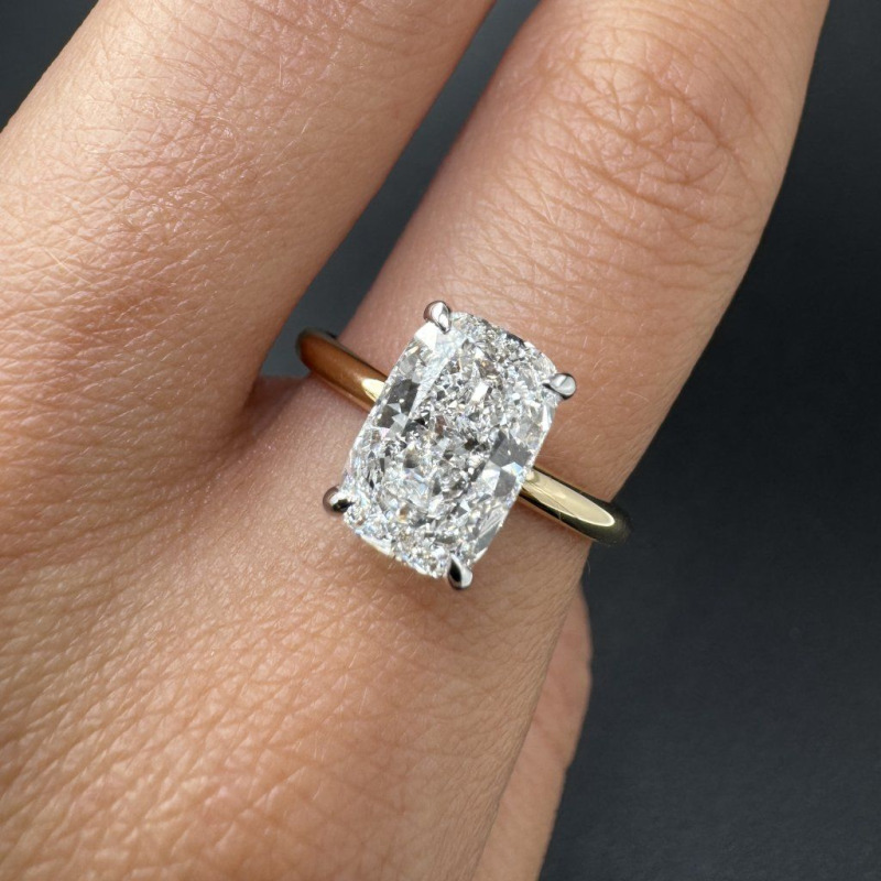 Ring with a Radiant-Cut Diamond – White Gold – photo 9 of 10