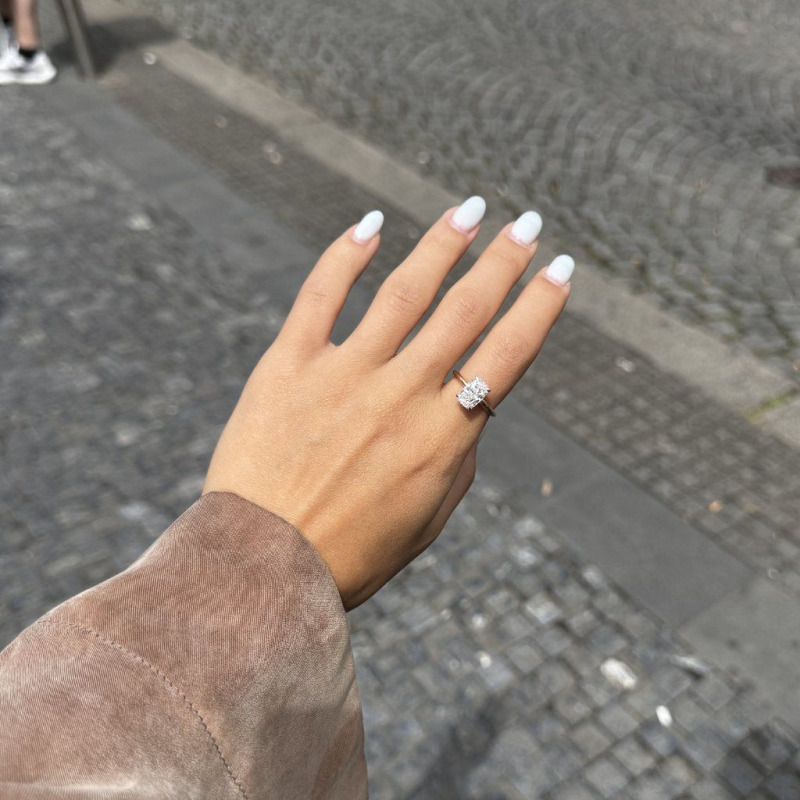 Ring with a Radiant-Cut Diamond – White Gold – photo 1 of 10