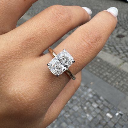 Ring with a Radiant-Cut Diamond