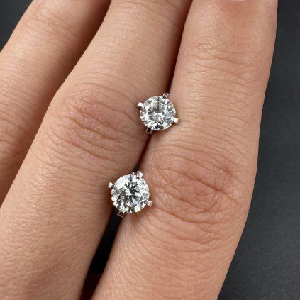 Elegant Earrings with Round Brilliants