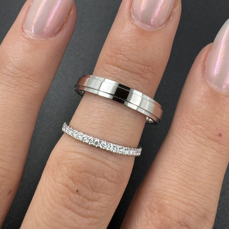 A Pair of Platinum Wedding Bands with Natural Diamonds, 0.16 ct – photo 4 of 5