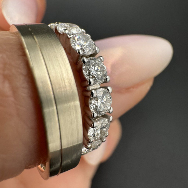 A Pair of Elegant Wedding Bands – photo 9 of 10