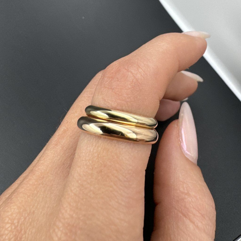 A Pair of Elegant Engagement Rings in Yellow and Rose Gold – photo 5 of 6