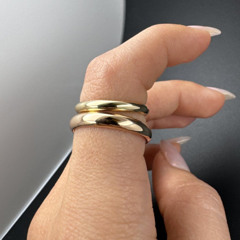 A Pair of Elegant Engagement Rings in Yellow and Rose Gold – photo 1 of 6