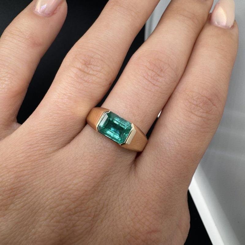 Gold Ring with a Natural Emerald – White Gold, 1.59 ct – photo 3 of 6
