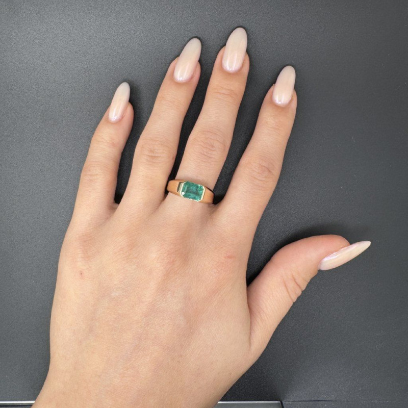 Gold Ring with a Natural Emerald – White Gold, 1.59 ct – photo 4 of 6