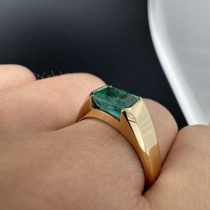 Gold Ring with a Natural Emerald