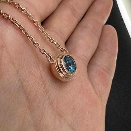 Pendant in 14k Rose Gold with a Central Natural Zircon from Cambodia