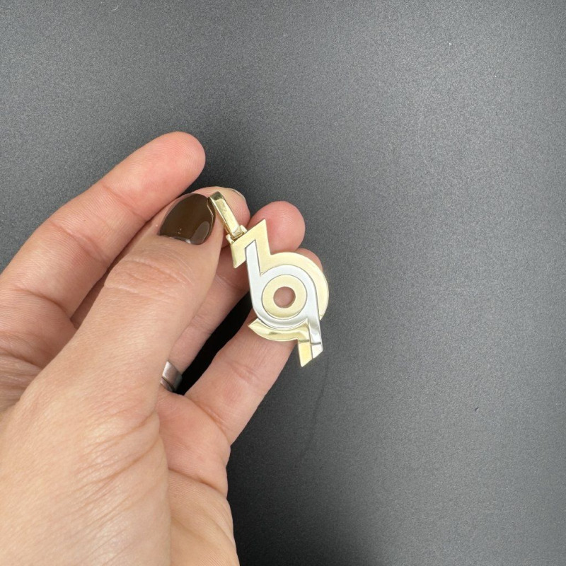 Medallion in White and Yellow Gold – photo 3 of 3