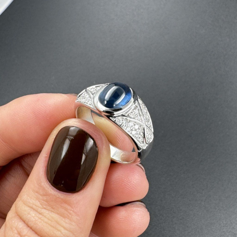 Ring with a Natural Blue Sapphire in Vintage Style – White Gold, 2.25 ct – photo 3 of 5