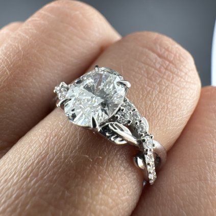 Ring with Laboratory-Grown Diamonds in a Branch Design