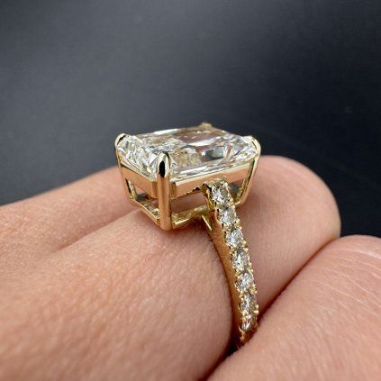 Engagement Ring with a Laboratory Diamond