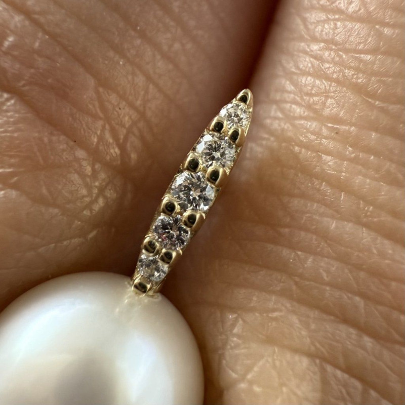 Zlaté náušnice s říčními perlami a přírodními diamanty, 0,06 ct – fotografie 3 z 4