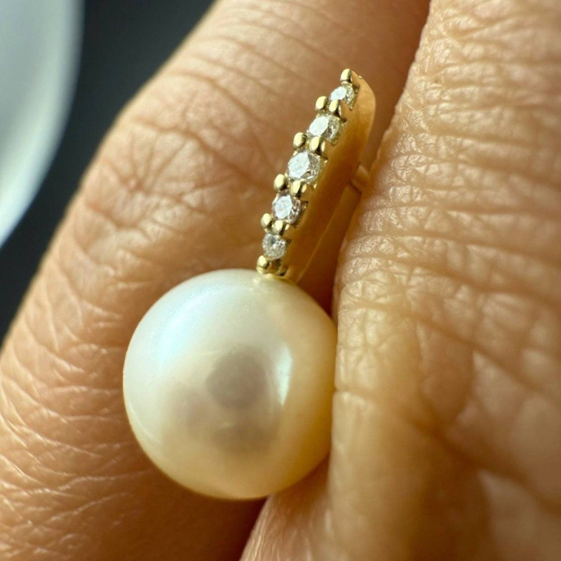 Zlaté náušnice s říčními perlami a přírodními diamanty, 0,06 ct – fotografie 4 z 4