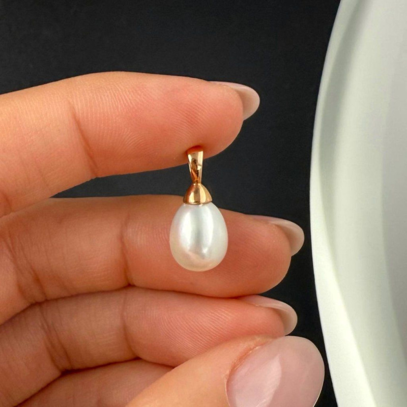 Minimalist Gold Pendant with a River Pearl – White Gold – photo 2 of 4