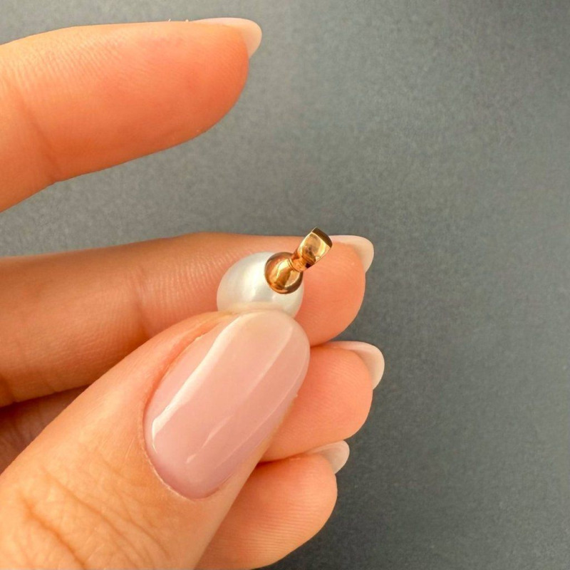 Minimalist Gold Pendant with a River Pearl – White Gold – photo 3 of 4