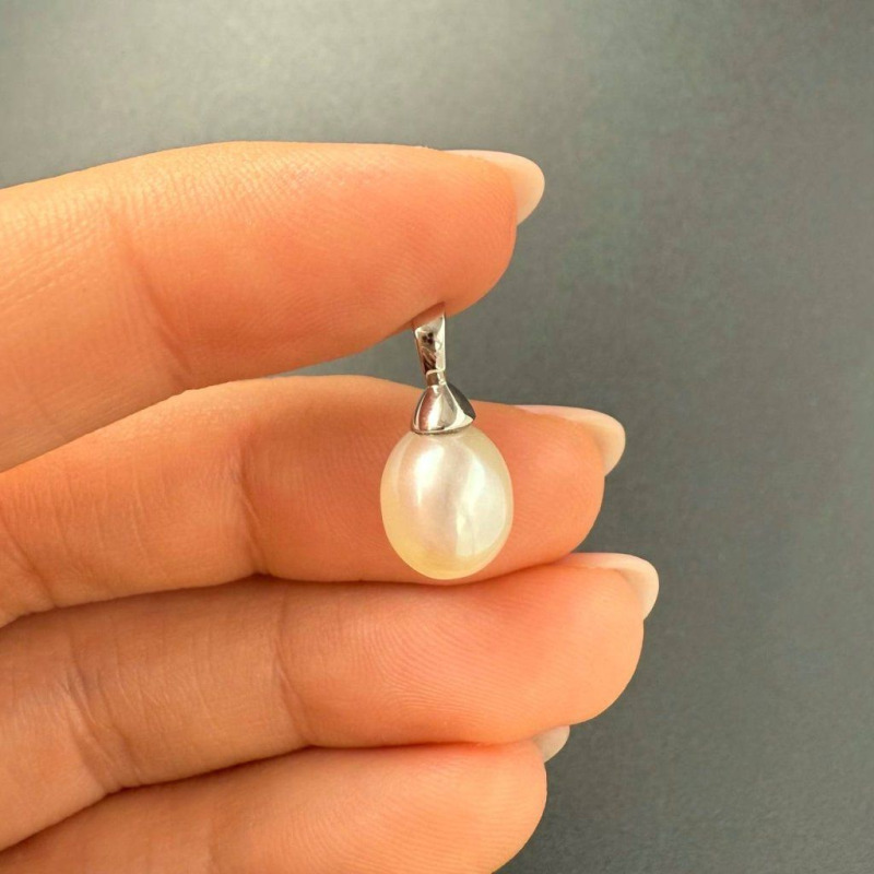 Minimalist Gold Pendant with a River Pearl – White Gold – photo 4 of 4