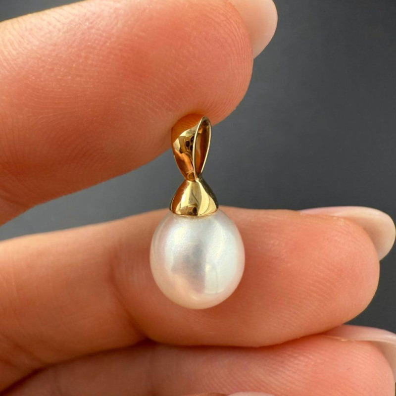 Minimalist Gold Pendant with a River Pearl – White Gold – photo 1 of 4