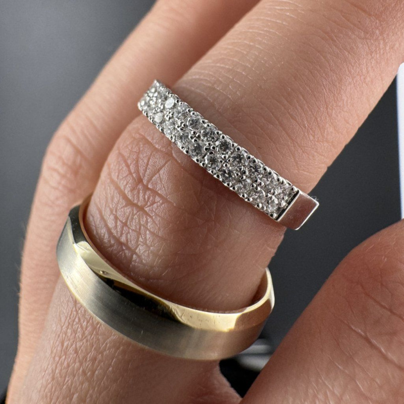 A Pair of Wedding Rings in White and Yellow Gold with Diamond Pavé – photo 5 of 5