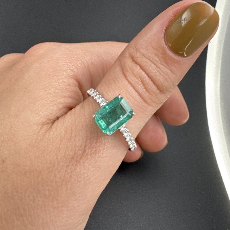 Gold Ring with Emerald and Diamonds – White Gold, 1.98 ct – photo 2 of 7