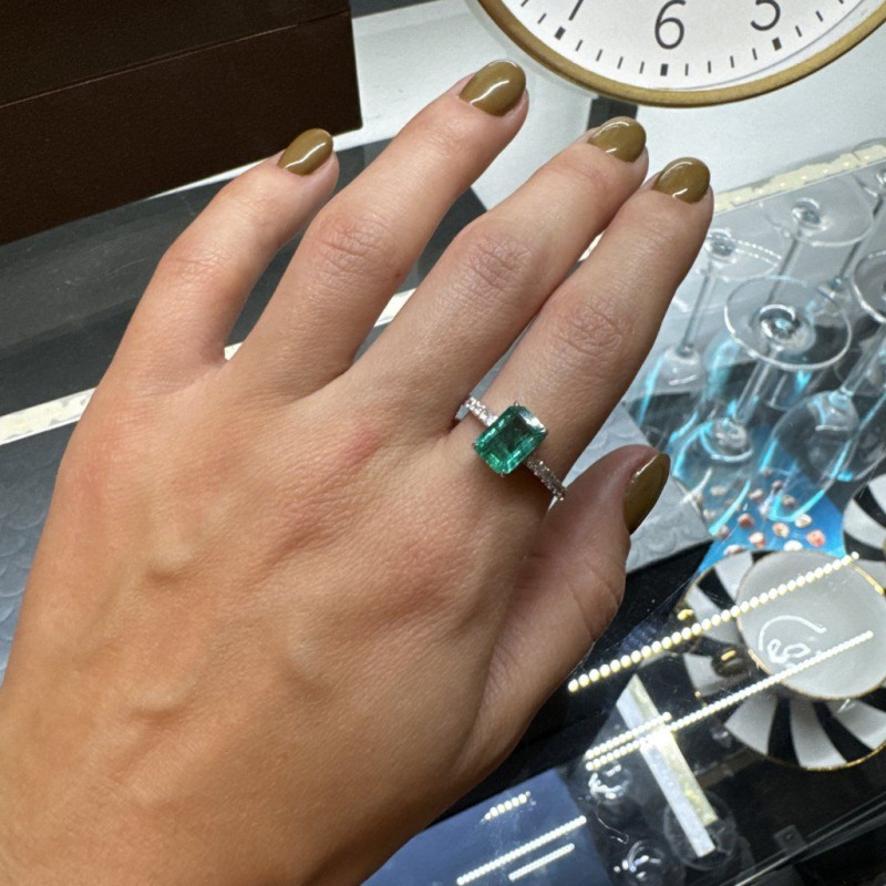Gold Ring with Emerald and Diamonds – White Gold, 1.98 ct – photo 3 of 7