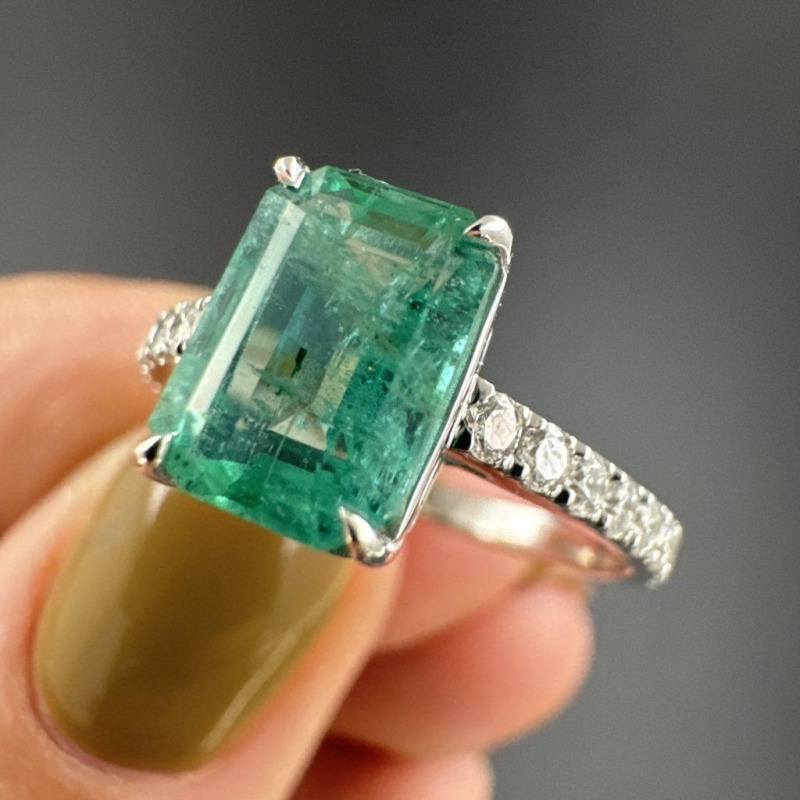 Gold Ring with Emerald and Diamonds – White Gold, 1.98 ct – photo 1 of 7