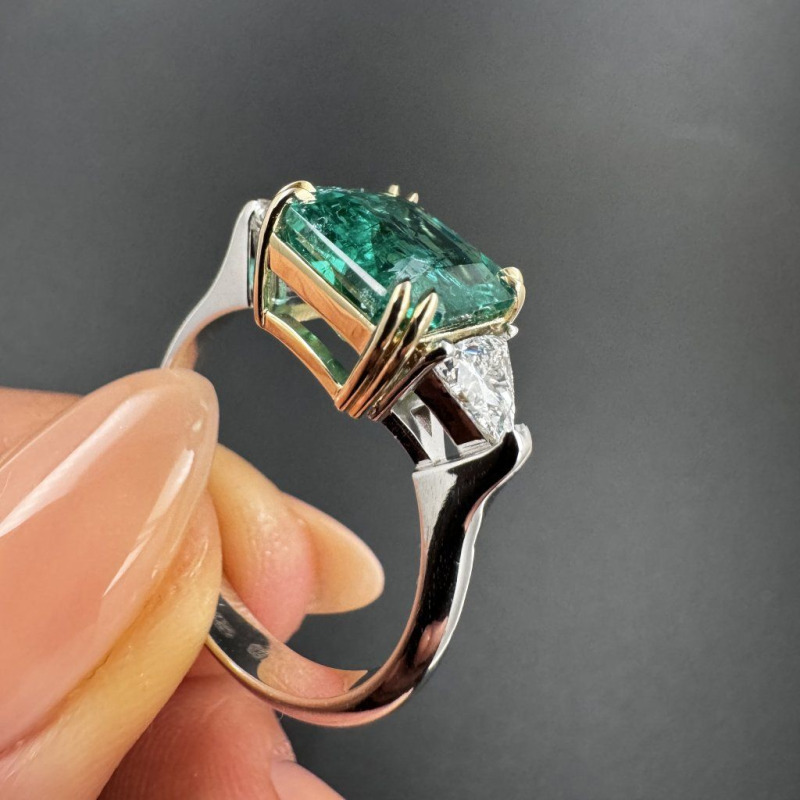 Ring with an Emerald and Diamonds – White Gold, 1 ct – photo 2 of 5