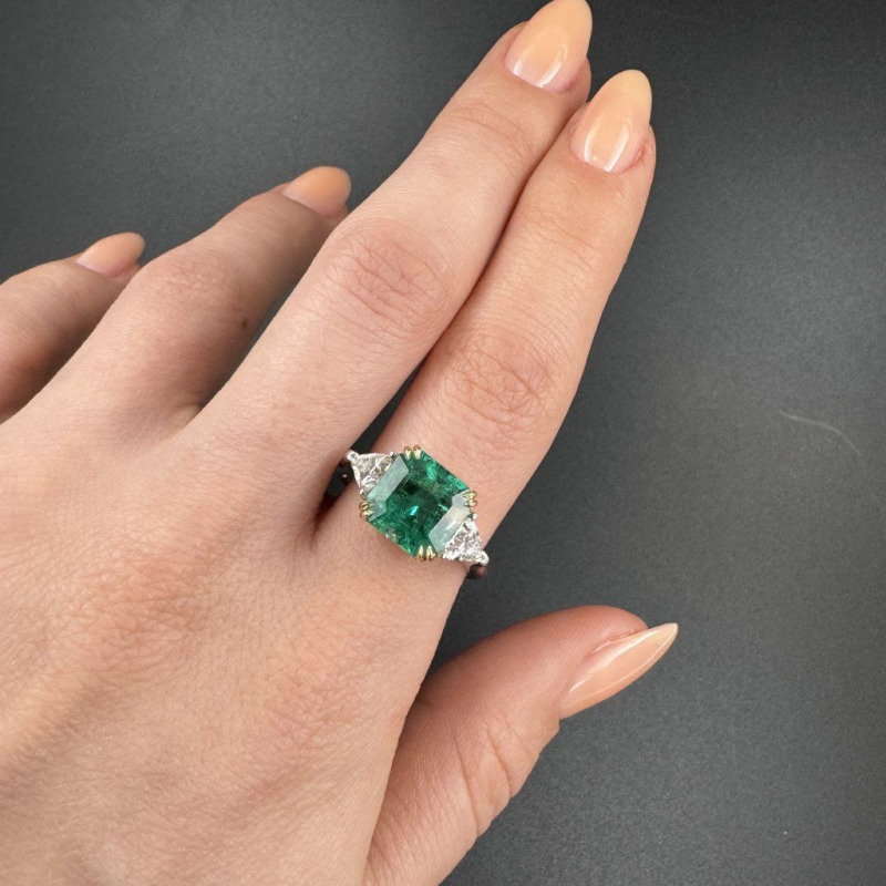 Ring with an Emerald and Diamonds – White Gold, 1 ct – photo 3 of 5