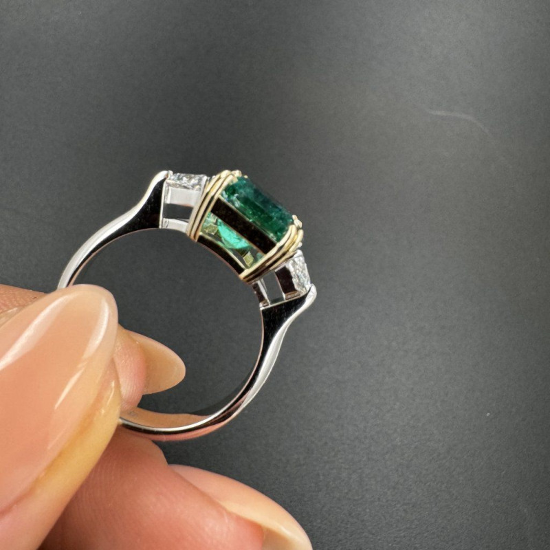 Ring with an Emerald and Diamonds – White Gold, 1 ct – photo 4 of 5
